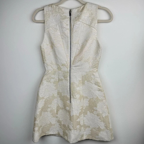 Alice + Olivia Ivory Cream Silver Metallic Shift Dress. Women’s Floral Dress - Picture 7 of 8